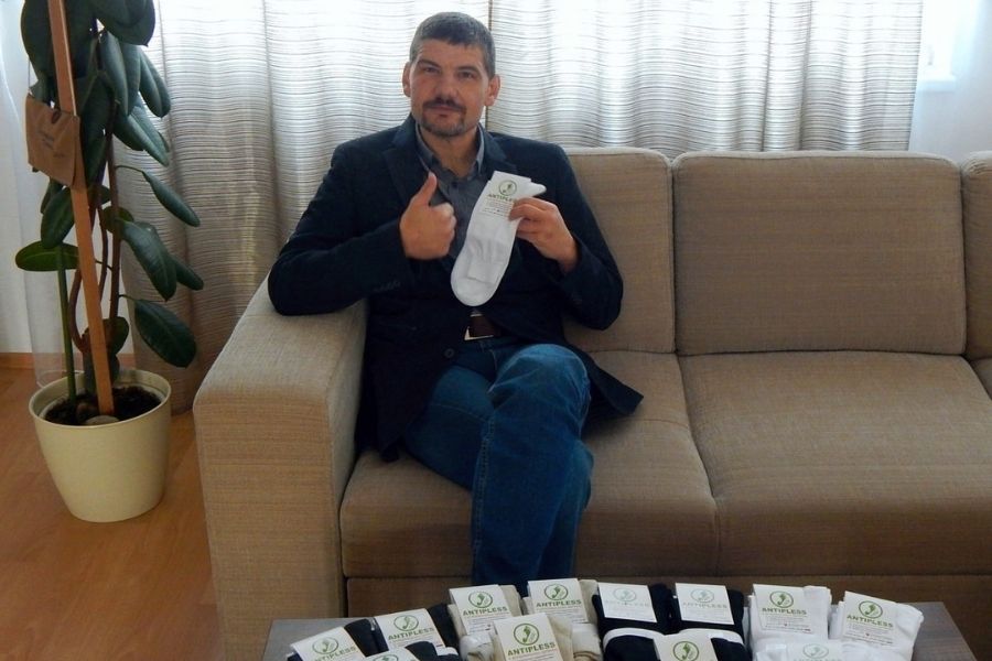 Mladý podnikateľ zo Slovenska oživil výrobu legendárnych ponožiek